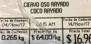 a spanish label from cheese at a grocery store. It says cheese and also coconut. 