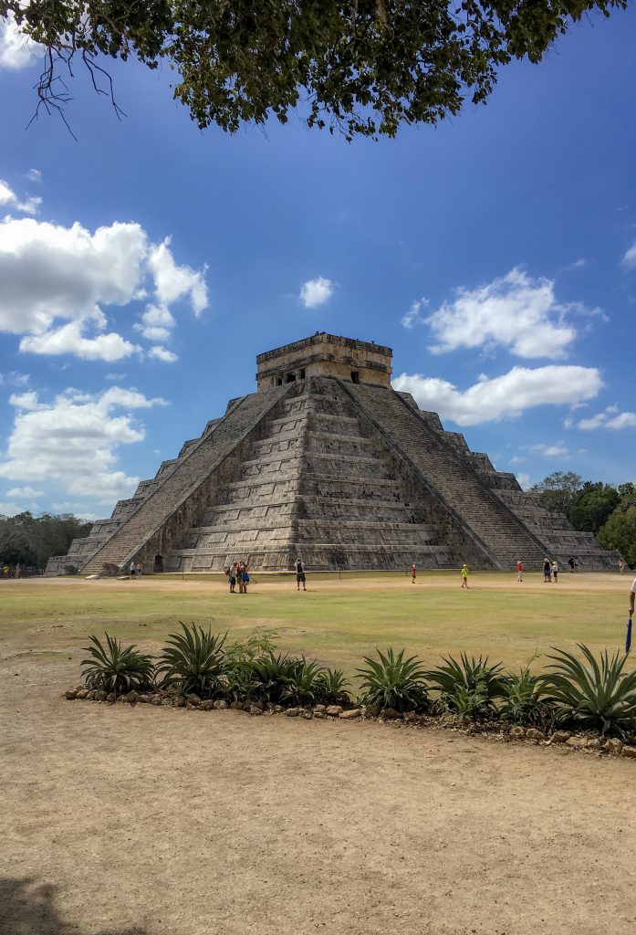 A picture of the famous pyramid of Chichen Itza